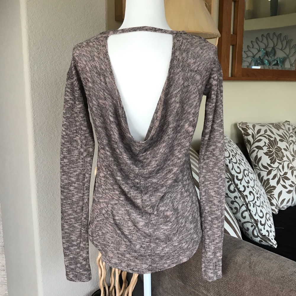 😍4/$20🔹Sexy Back Long Sleeve Top